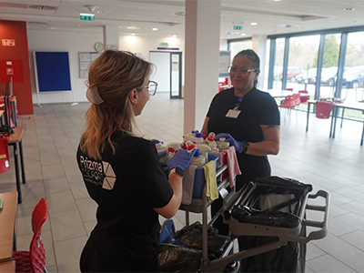 Prizma FM Zrt.: Irodaháztakarítás, Kórháztakarítás, Járműtakarítás, Ipari takarítás, Intézménytakarítás a Prizma Csoporttól! 20 éves szakmai tapasztalat irodaházak, kórházak, gyárak, ipari létesítmények, tömegközlekedési eszközök takarítási feladatainak ellátásában, a legmodernebb módszereket alkalmazva. Akciócsoportunk 24 órában áll rendelkezésére!